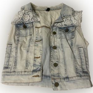 Jean vest with lace